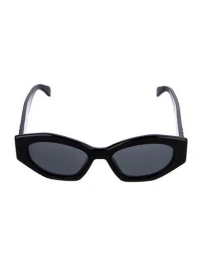 Pre-owned Celine Cat-eye Tinted Sunglasses In Black