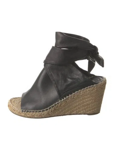 Pre-owned Celine Leather Pumps In Black