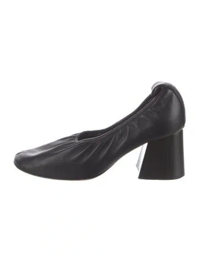 Pre-owned Celine Leather Pumps In Black