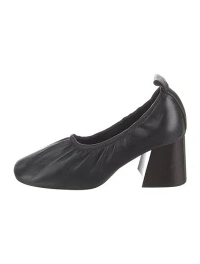 Pre-owned Celine Leather Pumps In Black