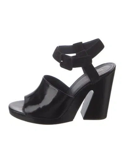 Pre-owned Celine Leather Pumps In Black