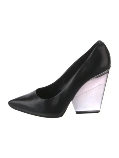 Pre-owned Celine Leather Pumps In Black