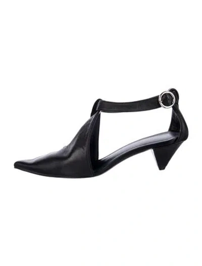 Pre-owned Celine Leather Pumps In Black