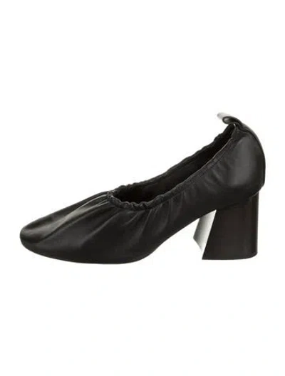 Pre-owned Celine Leather Pumps In Black