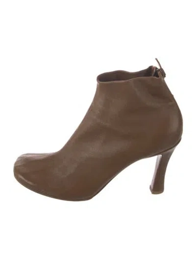 Pre-owned Celine Leather Pumps In Brown