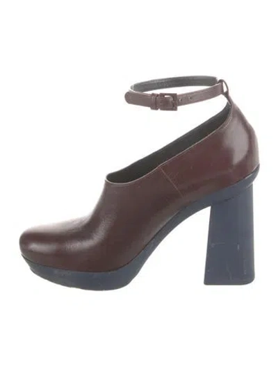 Pre-owned Celine Leather Pumps In Burgundy