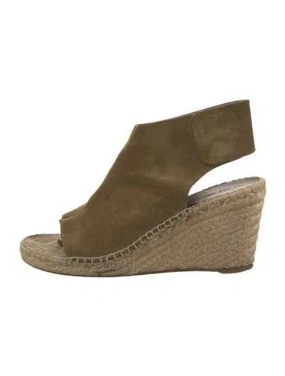 Pre-owned Celine Leather Pumps In Green