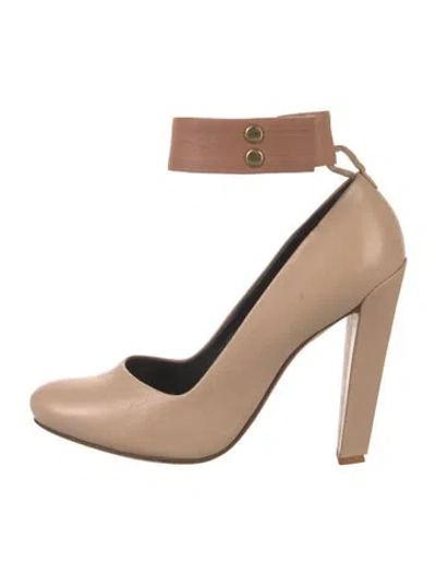 Pre-owned Celine Leather Pumps In Neutral