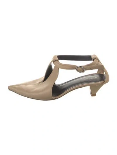 Pre-owned Celine Leather Pumps In Neutral