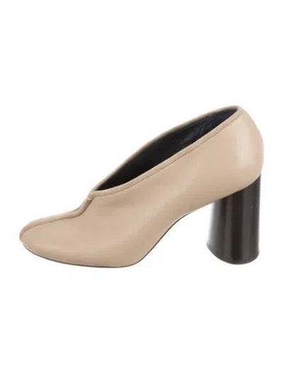 Pre-owned Celine Leather Pumps In Neutral