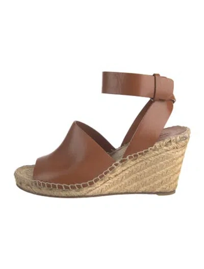 Pre-owned Celine Leather Pumps In Neutrals