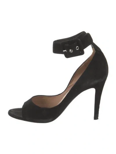 Pre-owned Celine Suede Pumps In Black