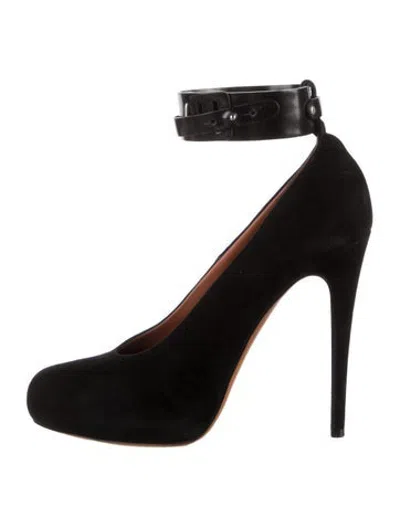 Pre-owned Celine Suede Pumps In Black