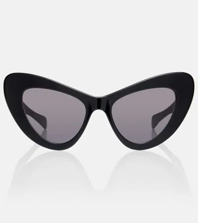 Celine Triomphe Mini Cat-eye Sunglasses In Black