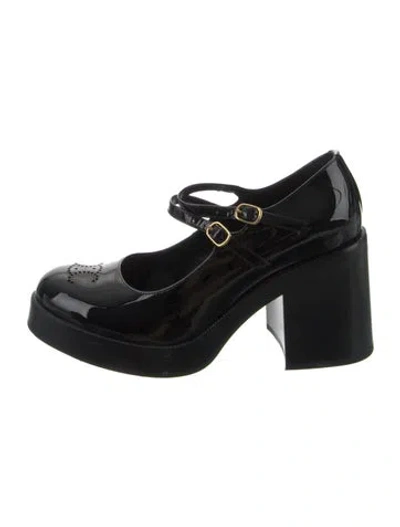 Pre-owned Celine Triomphe Patent Leather Pumps In Black