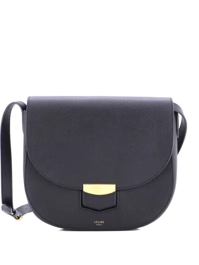 Pre-owned Celine Trotteur Grainy Leather Medium Crossbody Bag In Black