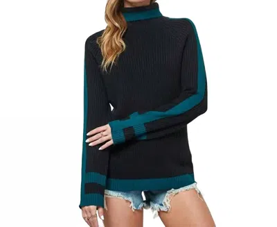 Cezele Turtleneck Contrast Sweater In Black
