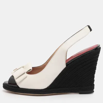 Pre-owned Ch Carolina Herrera Black/white Leather And Patent Leather Peep Toe Bow Espadrille Wedge Sandals Size 37 In Multi