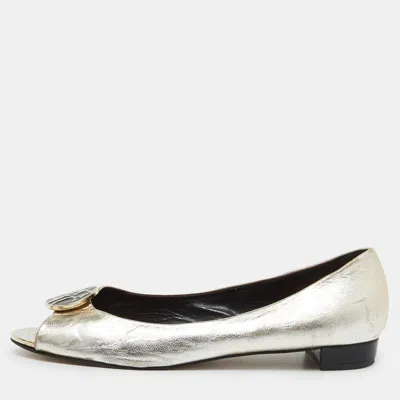 Ch Carolina Herrera Gold Leather Logo Peep-toe Ballet Flats In Gray