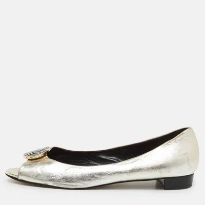 Ch Carolina Herrera Gold Leather Logo Peep-toe Ballet Flats In Neutral