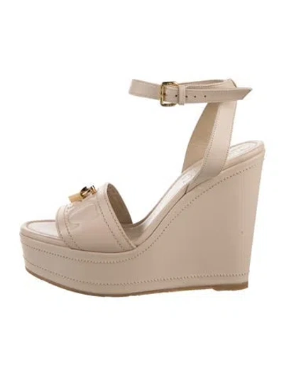 Pre-owned Ch Carolina Herrera Leather Sandals In Neutral