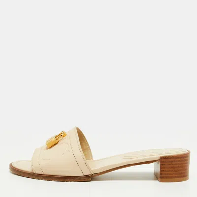 Pre-owned Ch Carolina Herrera Magnolia Size 36 Cream Leather Slide Sandals In White