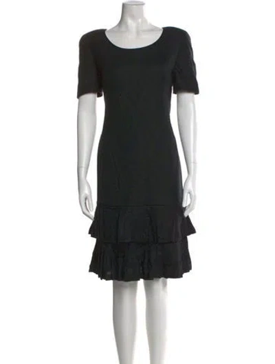 Pre-owned Ch Carolina Herrera Scoop Neck Knee-length Dress In Black