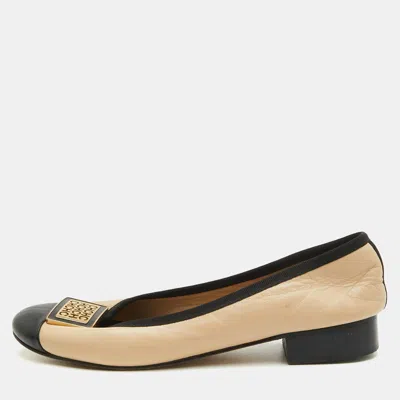 Pre-owned Ch Carolina Herrera Size 38 Cream/black Leather Logo Cap Toe Ballet Flats In White