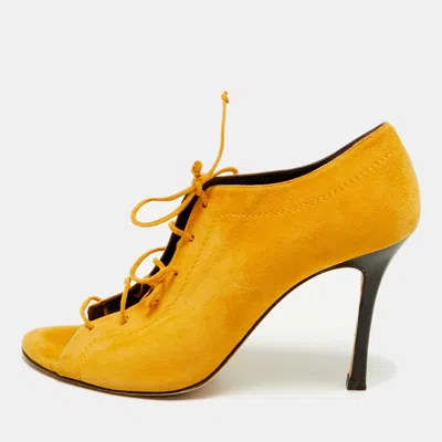 Pre-owned Ch Carolina Herrera Size 40 Yellow Suede Open Toe Lace Up Boots