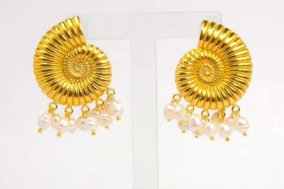 Chakarr Golden Sea Shell And Pearls