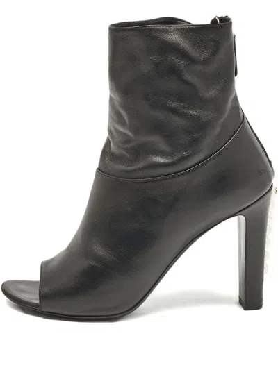 Pre-owned Chanel 100mm Pearl-detailing Boots
