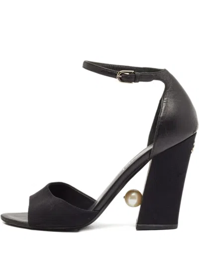 Pre-owned Chanel 110mm Interlocking Cc Sandals In Black