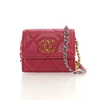 Pre-owned Chanel 19 Cardholder On Chain In Red