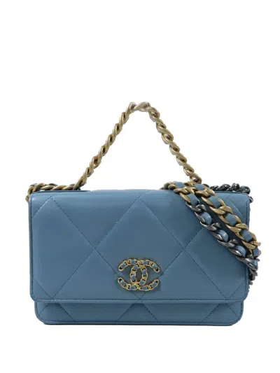 Pre-owned Chanel 19 Cc-detail Shoulder Bag In Blue