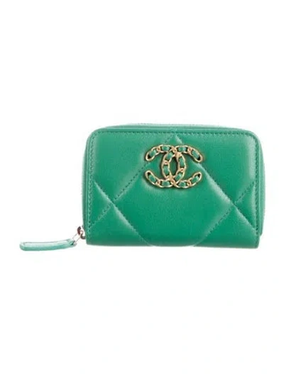Pre-owned Chanel 19 Coin Purse Interlocking Cc Logo Wallet In Green