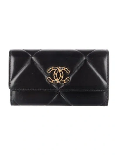 Pre-owned Chanel 19 Flap Interlocking Cc Logo Compact Wallet In Black