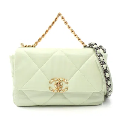 Pre-owned Chanel 19 Matelasse Lambskin Shoulder Bag Green