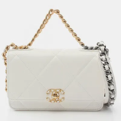 Pre-owned Chanel 19 Matelasse Shoulder Bag Lamb Sheep Leather White Cc