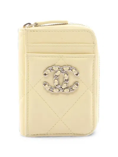 Pre-owned Chanel 19 Matelassé Wallet In Yellow