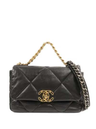 Chanel 19 Quilted Shoulder Bag In Black