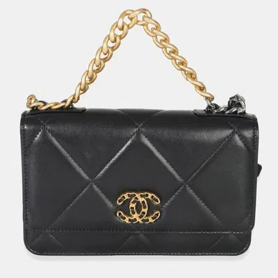 Pre-owned Chanel 19 Wallet On Chain In Black