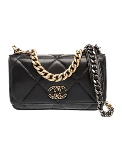Pre-owned Chanel 19 Wallet On Chain In Black