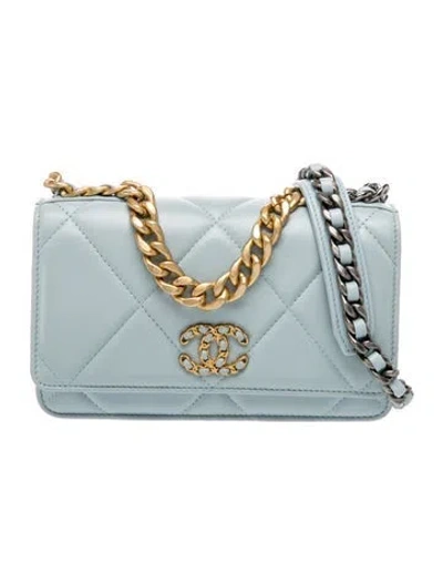 Pre-owned Chanel 19 Wallet On Chain In Blue