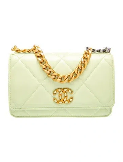 Pre-owned Chanel 19 Wallet On Chain In Green