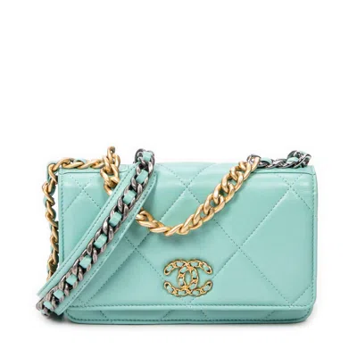Pre-owned Chanel 19 Wallet On Chain In Green