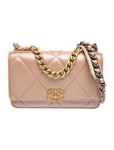 Pre-owned Chanel 19 Wallet On Chain In Neutral