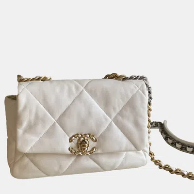 Pre-owned Chanel 19 White Bag