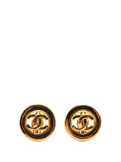Pre-owned Chanel 1950-1970 Gold Plated Cc Round Clip On Earrings Costume Earrings