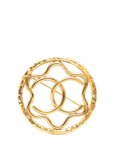Pre-owned Chanel 1950-1990 Cc Gold Plated Round Brooch Costume Brooch