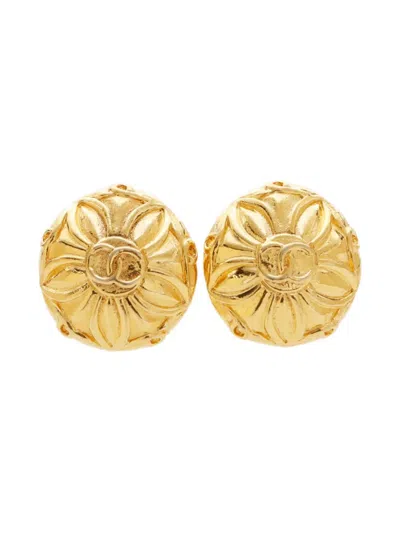 Pre-owned Chanel 1970-1980 Cc Mark Clip-on Earrings In Gold